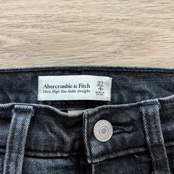 Abercrombie ultra high rise ankle straight in distressed black, SZ 4R/27 - Picture 6 of 9